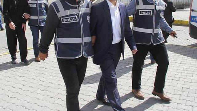 Manisa'da FETÖ soruşturmasında 1 tutuklama, 3 gözaltı