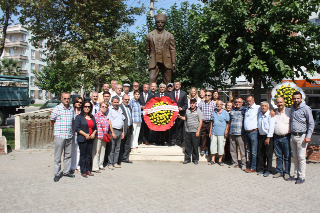 CHP Milletvekilleri Akhisar’da Kurtuluş Savası kahramanlarını ziyaret etti