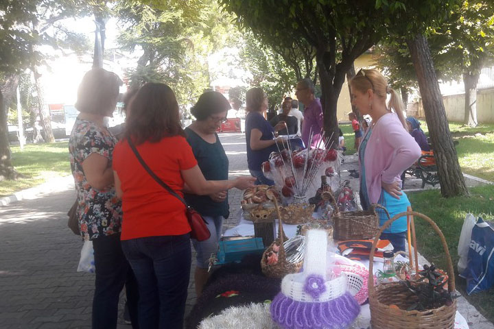 Kadın el emeği pazarı, park içinde kuruluyor