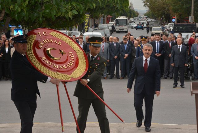 Cumhuriyet Bayramı öncesi çelenk töreni