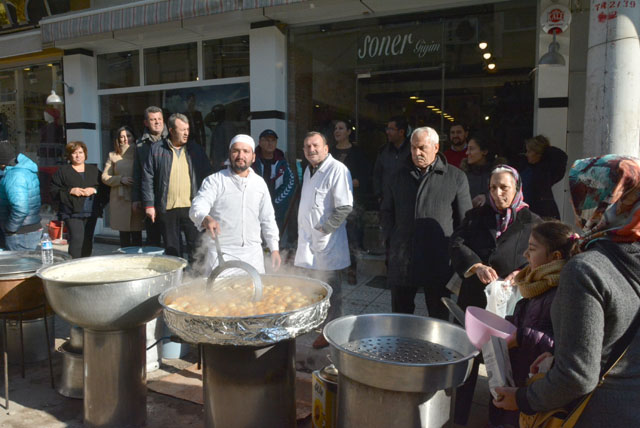 17 Sokak esnafından lokma hayrı