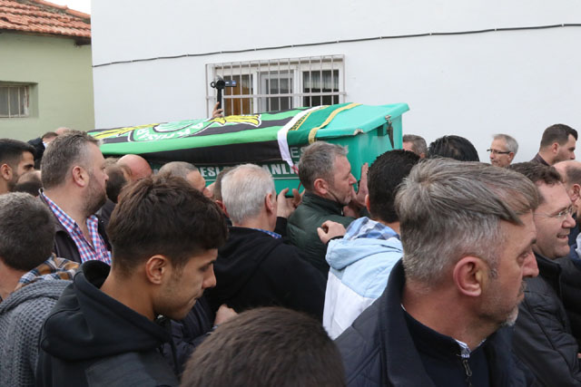 Akhisar Belediyespor şoförünü son yolculuğuna uğurladı