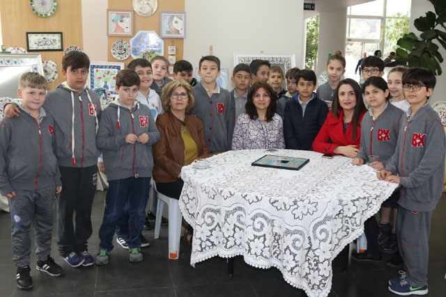 Bahçeşehir Koleji öğrencileri Çini sergisini ziyaret etti