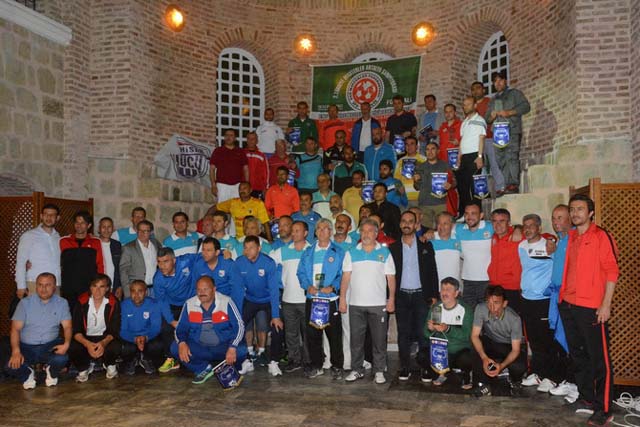 Türkiye Şampiyonası futbol turnuvasına katılan takımlar plaketlerini aldılar