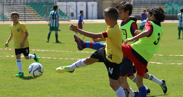 Akhisar Belediyespor futbol şenliğinde minik kramponlar hünerlerini sergiledi