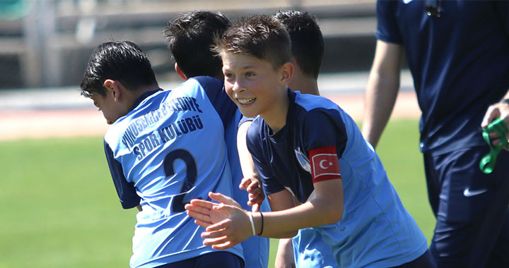 Futbol Şenliğinde Yunusemre ve Akhisar Belediyespor şampiyon oldular