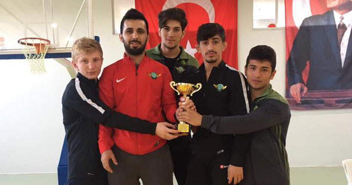Akhisar Özel Yüksel Anadolu Lisesi güreşte Türkiye şampiyonu oldu