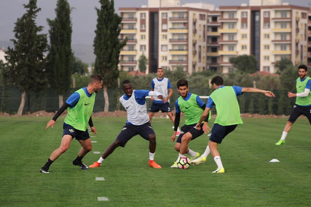 Akhisar Belediyespor’da 7 futbolcu sarı kart sınırında