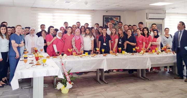 Özel Akhisar Hastanesi 12 Mayıs Hemşireler Gününü kutladı