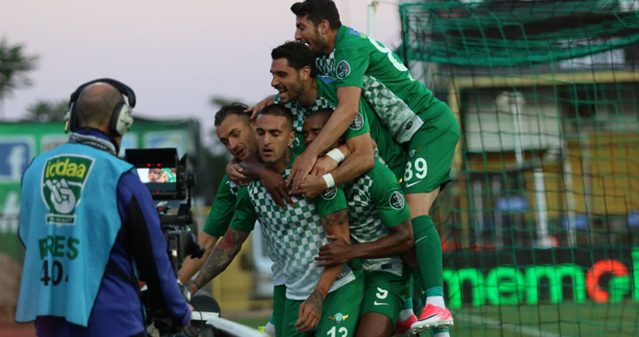 Akhisarspor, konuk ettiği Aytemiz Alanyaspor'u 3-0 mağlup etti