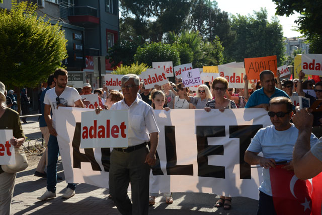 CHP İlçe teşkilatı Adalet için yürüdü