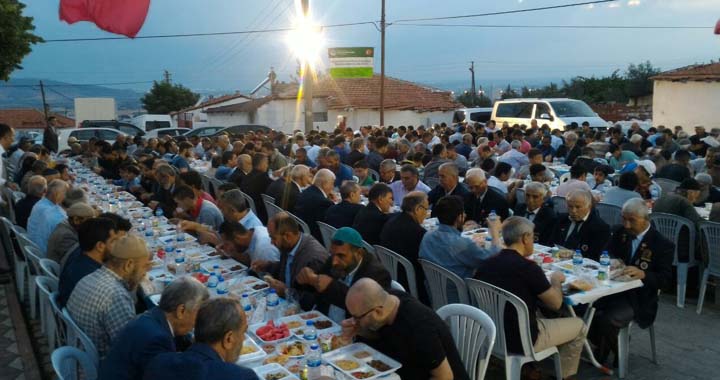 Akhisar’da 6. geleneksel somuncu baba iftar programı yapıldı