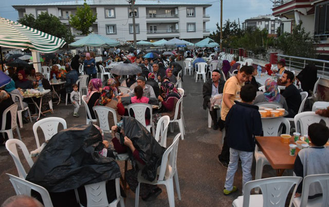 Çiçekli Cami'nde 3. geleneksel iftar