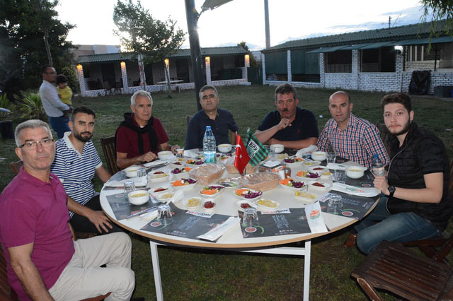 1970 Akhisar Masterlardan futbolculara iftar yemeği