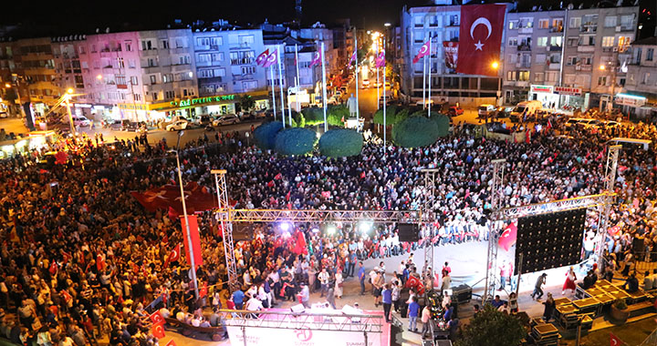 Akhisar’da 15 Temmuz Şehitleri Anma Demokrasi ve Milli Birlik Günü kutlanıyor