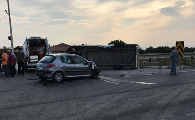 Medar mevkiinde feci kaza 3 kişi yaralandı