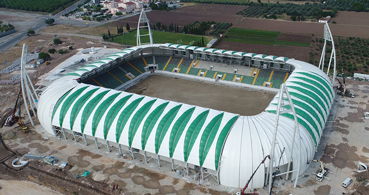 Spor Toto Akhisar Belediye Stadyumu çatı kaplama işi sona erdi!