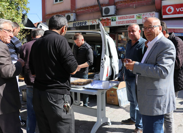 Tuncay Bilen Zeytinliova’da aşure hayrı düzenledi