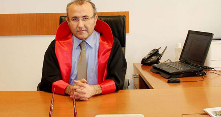 Akhisar Adliyesinde yenilenen salonu Mehmet Selim Kiraz ismi verildi