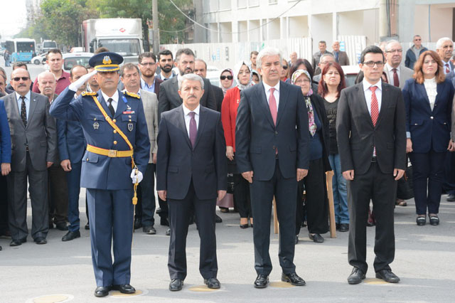 Cumhuriyet Bayramı çelenk töreni