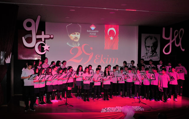 29 Ekim Cumhuriyet Bayramı Bahçeşehir Koleji’nde tüm kademelerde coşkuyla kutlandı