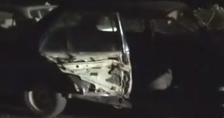 Akhisar’da otomobil ve servis otobüsü kafa kafaya çarpıştı