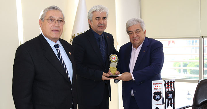 TÜRFAD’dan Akhisar Belediye Başkanı Salih Hızlı’ya plaket