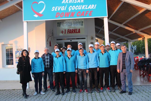 İzzetbegoviç öğrencilerinden Down Cafe’ye ziyaret