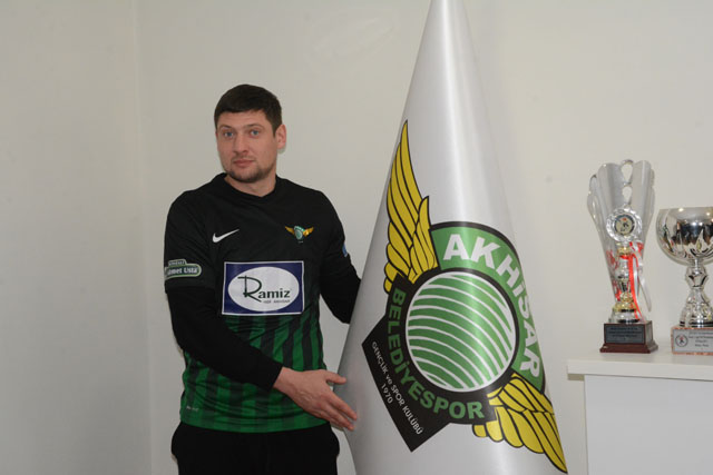 T.M Akhisarspor, Seleznyov’u kadrosuna kattı