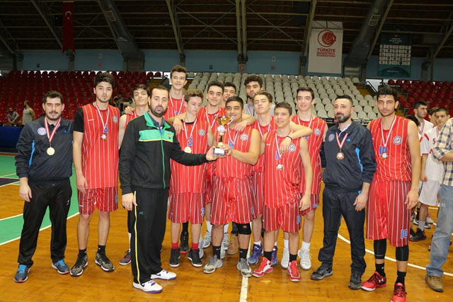 Genç Erkekler basketbolda Eksen Temel Lisesi şampiyon oldu