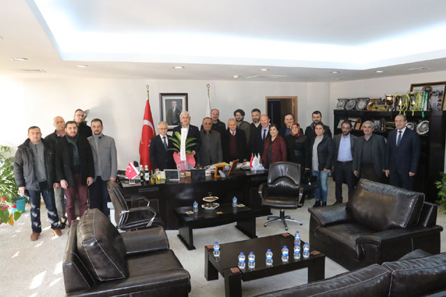 Akhisar AK Parti yeni yönetiminden Belediye Başkanı Salih Hızlı’ya ziyaret