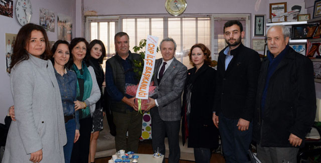 CHP, Gazeteciler Gününü kutladı