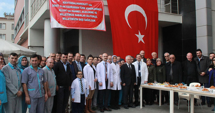 Akhisar’da hastane çalışanlarından Zeytin Dalı Harekatı Şehitleri için lokma hayrı