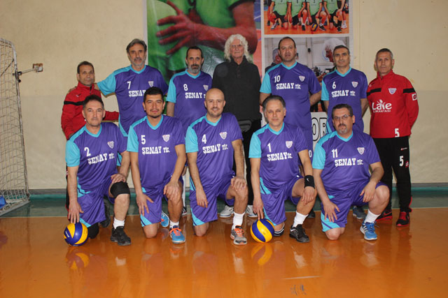 Akhisargücü voleybol veteranlar takımı ilk turnuvasına katıldı
