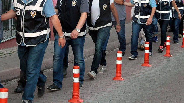 Akhisar’da FETÖ/PDY operasyonu; 17 kişi gözaltına alındı