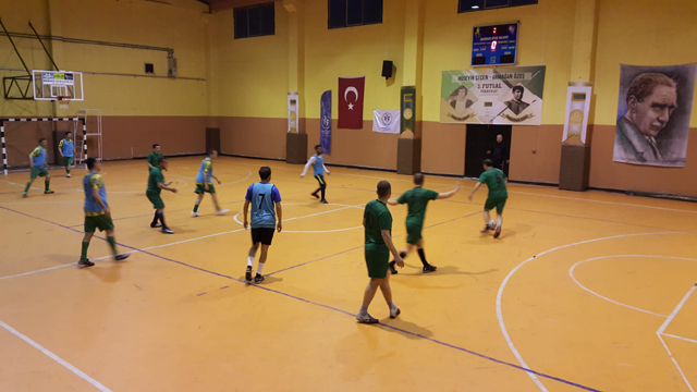 Hüseyin Çeçen ve Armağan Özeş Futsal turnuvasında 24 maç geride kaldı