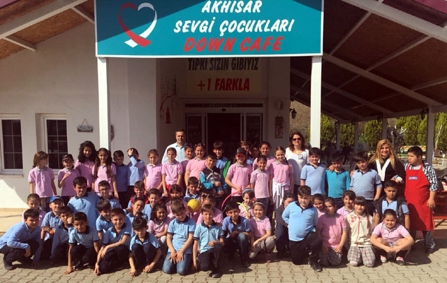 Akhisar Ticaret Borsası Altıeylül ilköğretim öğrencileri Down Cafe'yi ziyaret etti