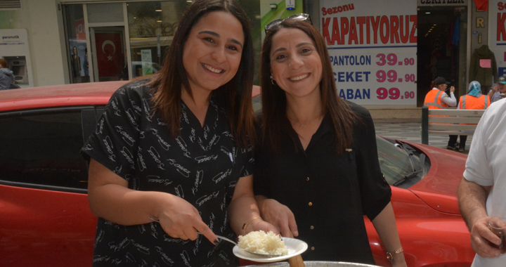 Hanzade Güzellik Salonu 1.ci yılında pilav hayrı yaptı