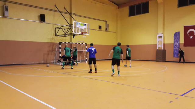 Hüseyin Çeçen ve Armağan Özeş Futsal turnuvasında 36 maç geride kaldı