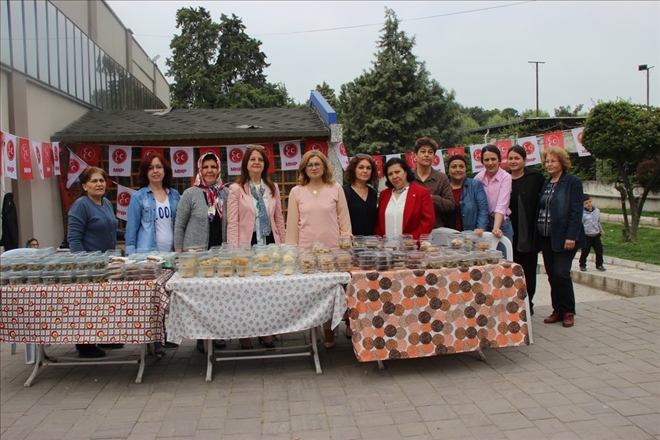 MHP Akhisar Kadın Kollarından 1 günlük kermes