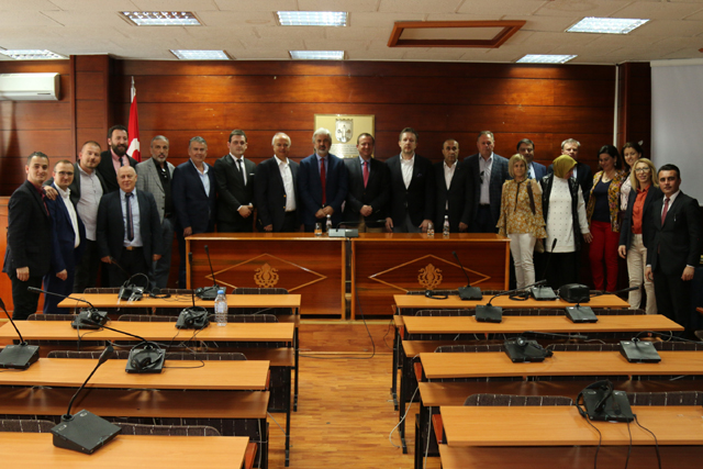 Akhisar Belediye Başkanı Salih Hızlı ve heyeti, kardeş şehir Gostivar Belediyesi’ni ziyaret etti
