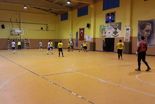 Hüseyin Çeçen ve Armağan Özeş Futsal turnuvasında final grubu ikinci gün maçları yapıldı