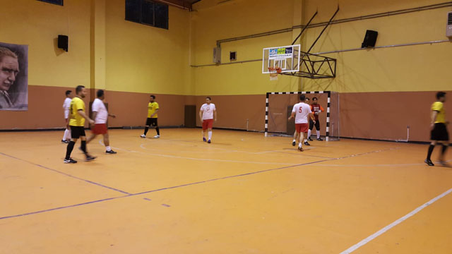 Hüseyin Çeçen ve Armağan Özeş Futsal turnuvasında final grubu üçüncü gün maçları yapıldı