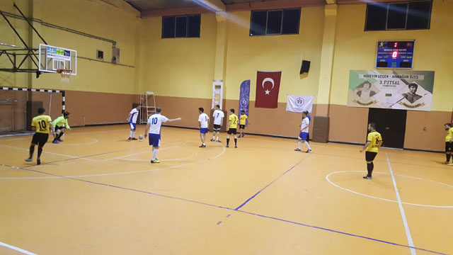 Hüseyin Çeçen ve Armağan Özeş Futsal turnuvasında final grubu şekilleniyor