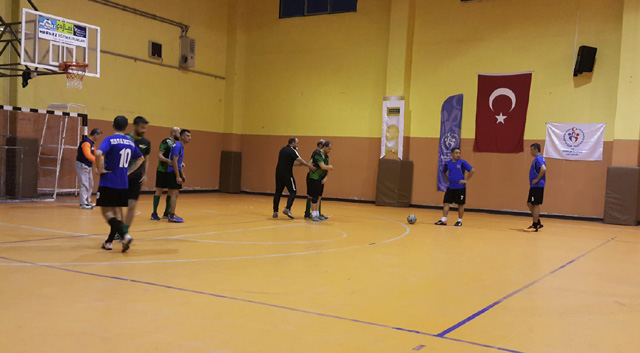 Hüseyin Çeçen ve Armağan Özeş Futsal turnuvasında yarı finalistler belli oluyor