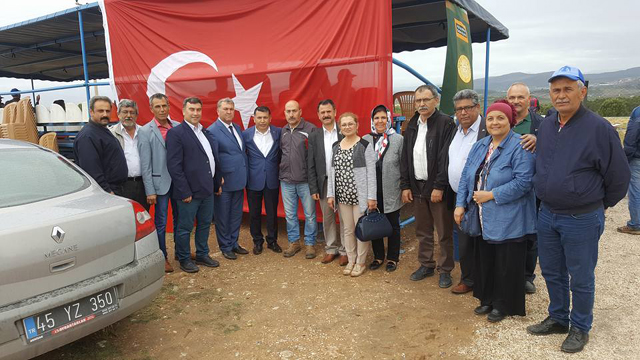 MHP Aday Adayı Av. Osman Oktay, vatandaşla el ele