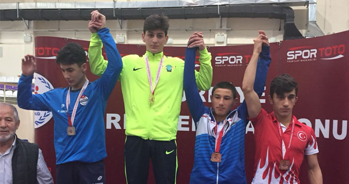 Akhisar Belediyesporlu güreşçi Onur Yurtada, Türkiye Şampiyonu oldu