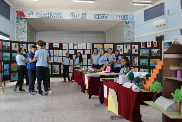 Ülkü Ortaokulu resim sergisi açıldı