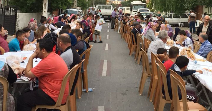 Kethüda Mahallesinde iftar sofrasında buluştular