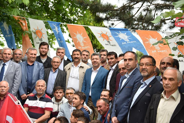 Ak Parti'nin adayı Özkan, Demircilileri selamladı
